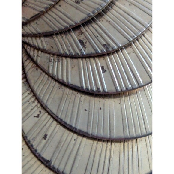 Rare! VIintage Beautiful Round Circle Coin Gold Tone Metal Umbrella Pin Brooch - Picture 2 of 4